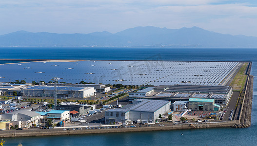 太阳太阳能板摄影照片_太阳能板