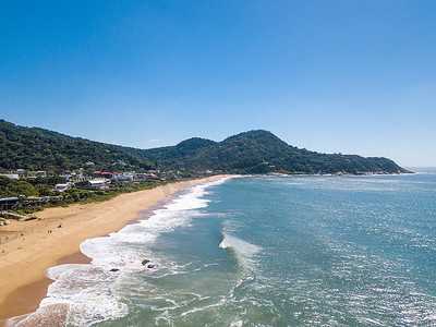 巴西圣卡塔琳娜州 Balneario Camboriu 的海滩。