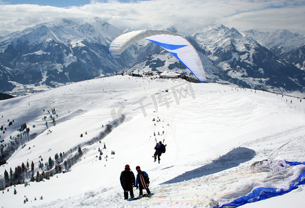 山摄影照片_阿尔卑斯山滑翔伞
