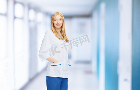 健康医疗机构摄影照片_微笑的女医生或护士在医疗机构