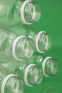 准备回收的空塑料瓶