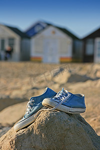 沙滩鞋摄影照片_沙滩鞋
