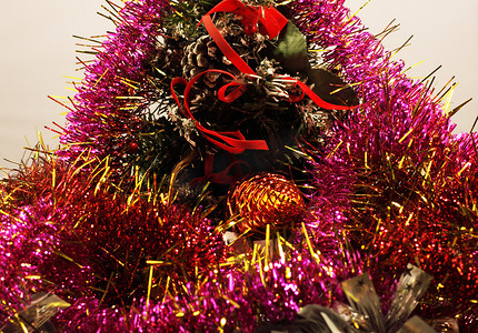 圣诞节和新年的花环和装饰品