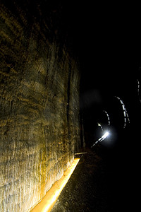 隧道壁钙化