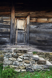 古董房子里的旧木门