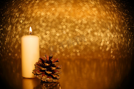 金松树摄影照片_金色圣诞装饰