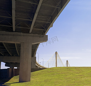 密西西比美国桥梁低角度视图