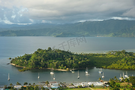 Savusavu 码头和 Nawi 小岛，瓦努阿岛，斐济