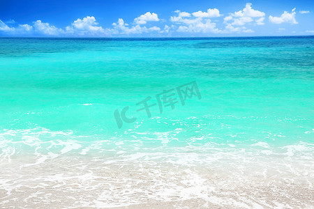 美丽的蓝色大海沙滩