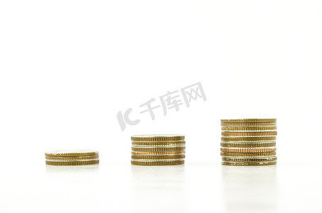 台球价格表摄影照片_在白色背景上隔离的硬币符号图