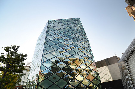 菱形网格玻璃建筑在东京