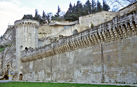 阿维尼翁摄影照片_阿维尼翁城墙