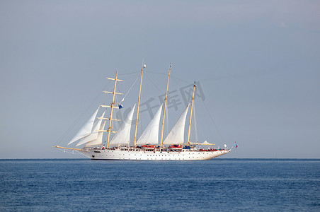可西嘉岛水域的大帆船。