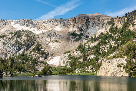 加利福尼亚州猛犸湖的水晶湖