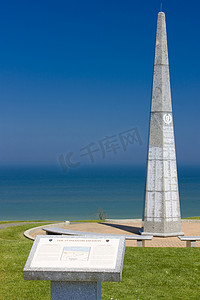 奥马哈海滩摄影照片_“位于诺曼底奥马哈海滩附近的第 1 步兵师纪念碑”