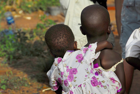 贫困儿童摄影照片_非洲儿童