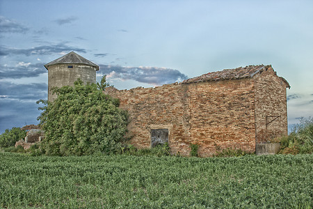 意大利乡村被毁坏的农舍