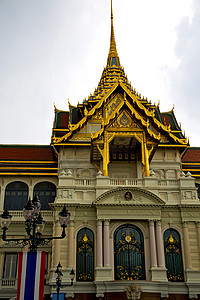 泰国亚洲在曼谷雨寺旗街灯莫