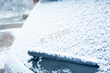 行车安全摄影照片_积雪机