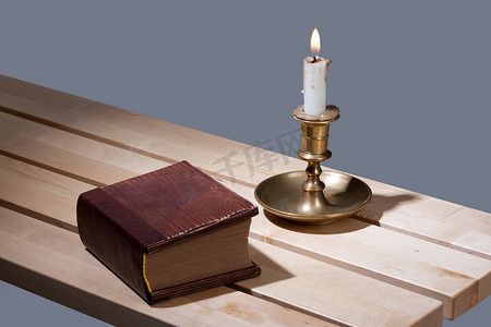 书和蜡烛