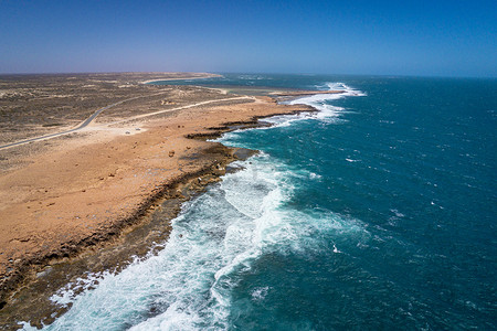 西澳大利亚大风天气下 Quobba Blow Holes 海岸线海浪鸟瞰图