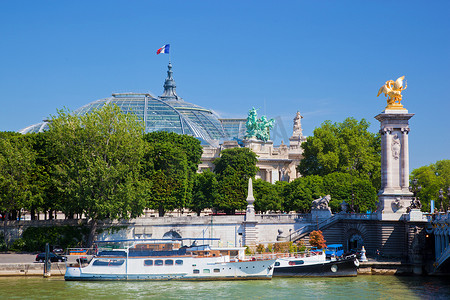 大皇宫和亚历山大桥，巴黎，法国