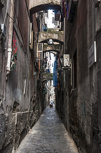 古代生活场景摄影照片_狭窄的街道