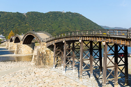 传统的锦带桥，木拱桥