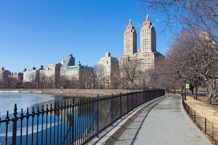 纽约市中央公园和杰奎琳·肯尼迪·奥纳西斯水库。