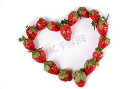 以心脏的形式草莓