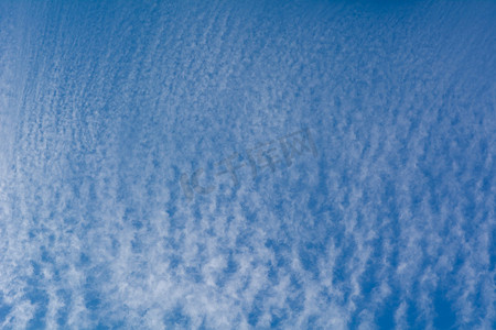 蓝天云，清洁能源，晴朗的天气背景