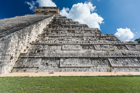 墨西哥奇琴伊察考古遗址的玛雅城堡金字塔
