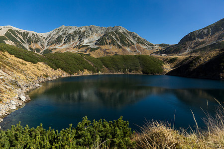 富山立山山脉的 Mikurigaike 池塘
