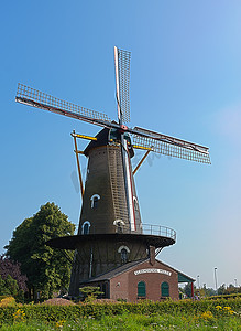 荷兰的传统风车。