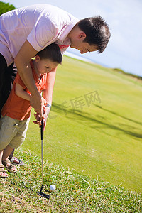 家庭高尔夫摄影照片_高尔夫教学