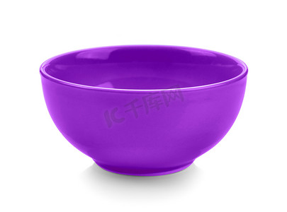 白色背景上的紫色碗
