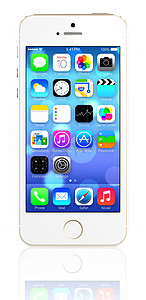 金色 iPhone 5s 显示带有 iOS7 的主屏幕。