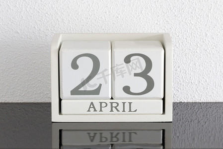 4.23摄影照片_白色块日历当前日期 23 和 4 月