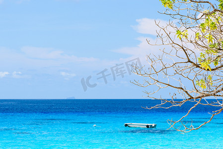 泰国 Mu Koh Similan 的 Koh Miang 美丽的蓝色大海