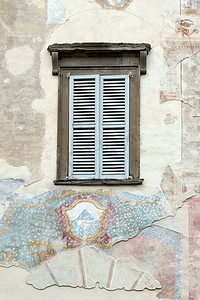 Citta Alta Bergamo 墙上的旧褪色壁画