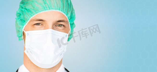 男医生帽子摄影照片_戴着医用帽和面具的男外科医生脸