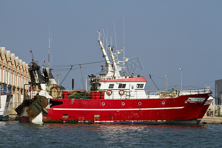 红色渔船
