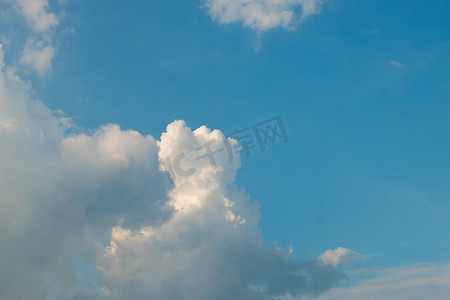 梦幻蓝天白云摄影照片_蓝天白云。