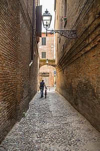 费拉拉古老的中世纪街道