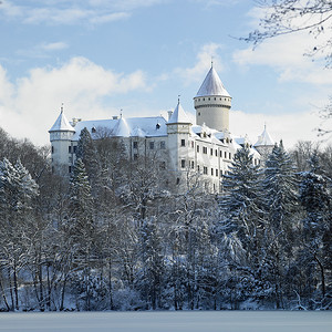 冬天的 Konopiste 城堡，捷克共和国