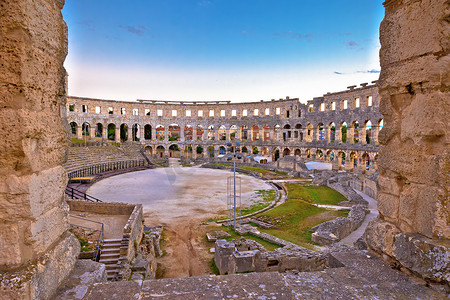 普拉竞技场历史悠久的罗马圆形剧场景观