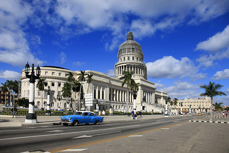 旧哈瓦那国会大厦前的大道。