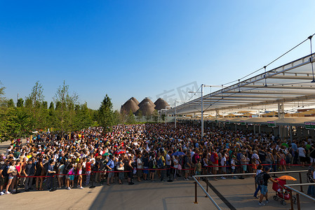 参观者大排长龙 - 2015 年米兰世博会
