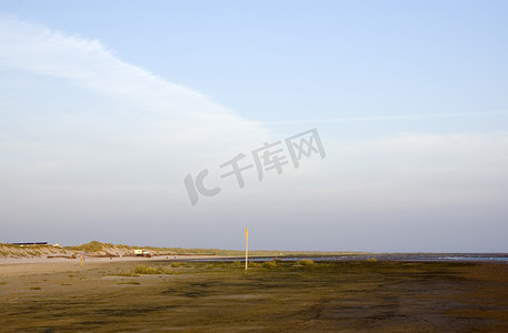 梅兰竹菊水墨笔刷摄影照片_荷兰阿梅兰的海滩景色