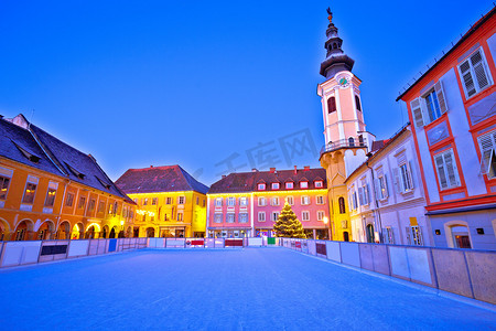 圣诞环摄影照片_Bad Radkersburg 夜景中的圣诞滑冰环